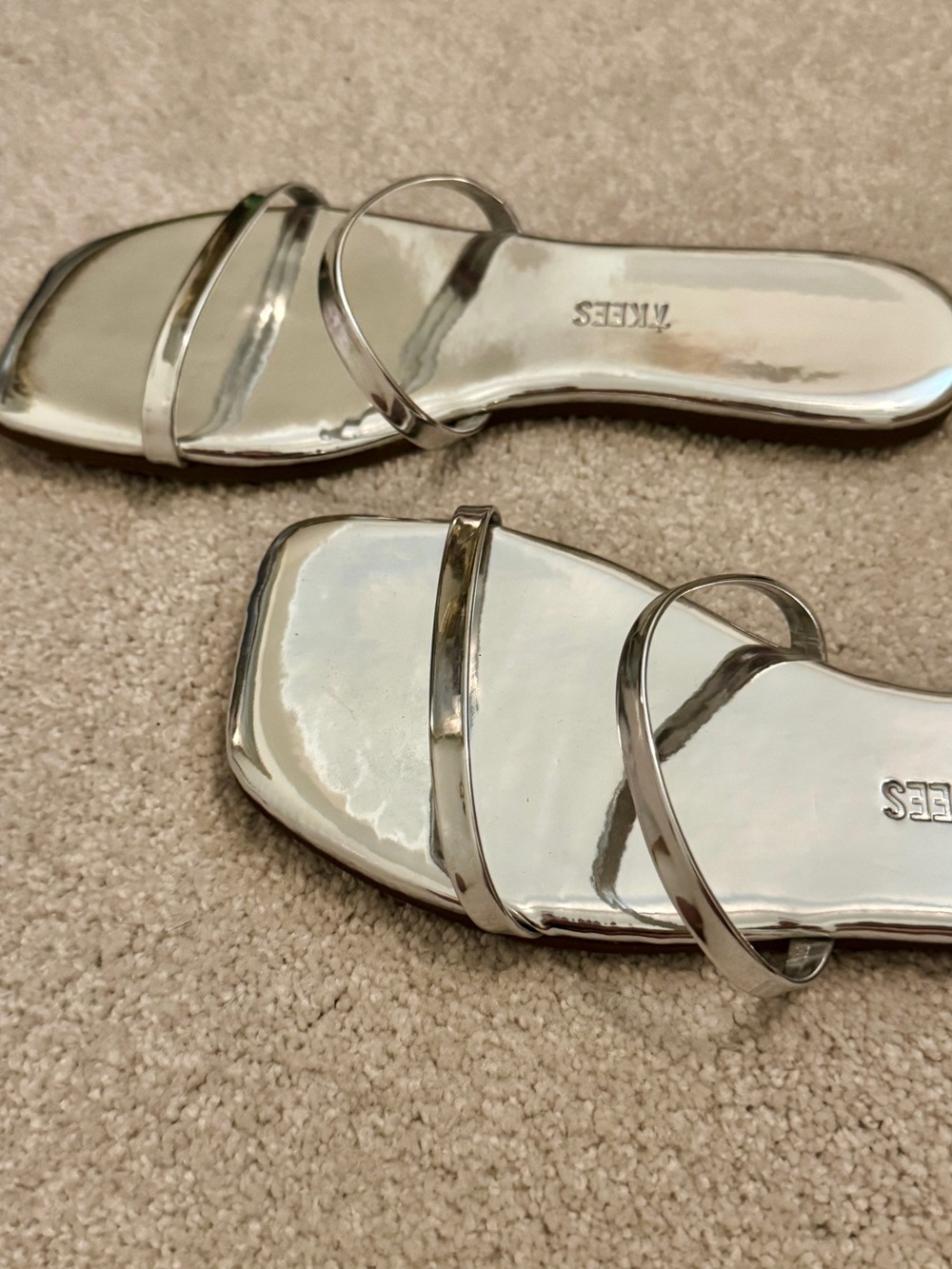 TKEES LIKENEW! Gemma Square Toe Sandal Silver Chrome Size 6 - Picture 3 of 4
